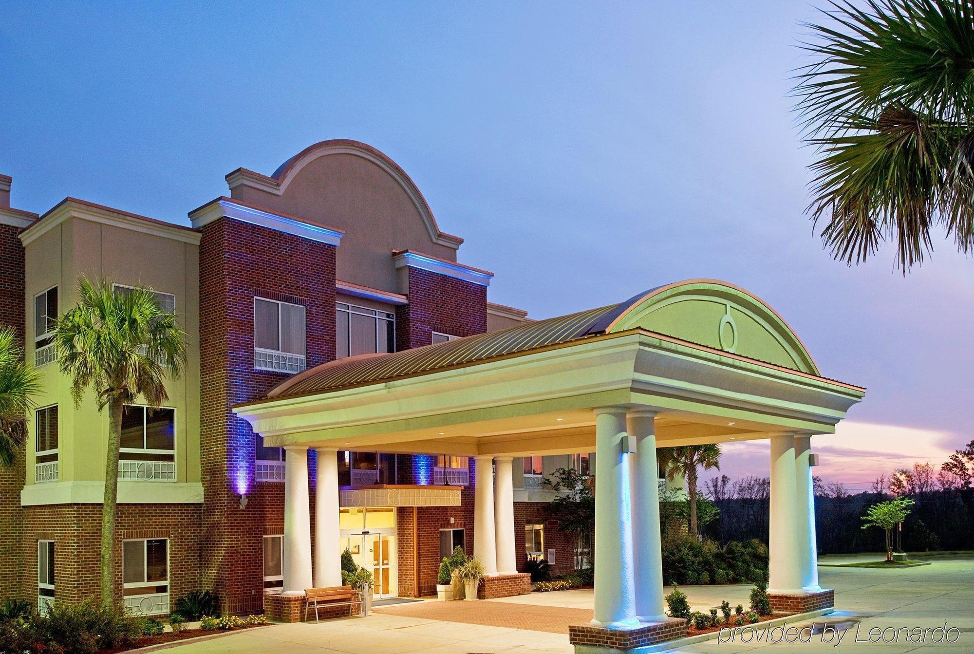 Holiday Inn Express Hotel & Suites Lucedale By Ihg Exterior foto
